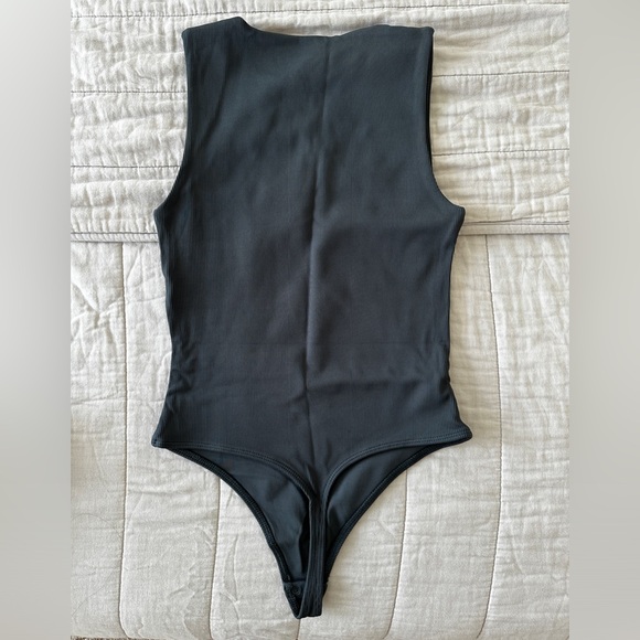 Babaton Contour Rib Muscle Bodysuit - Picture 2 of 2